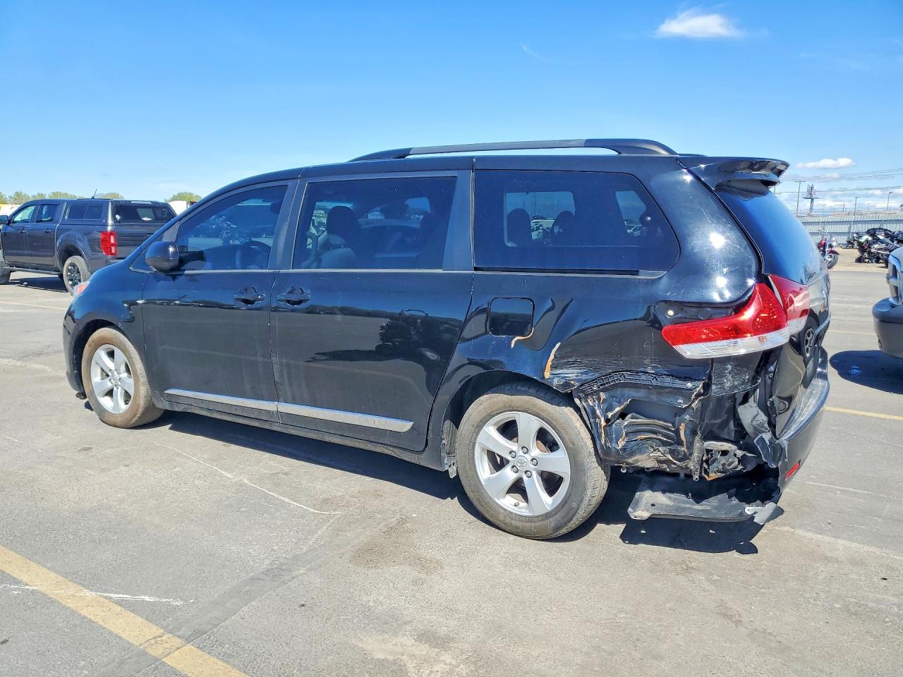 Toyota Sienna Le 8-passenger