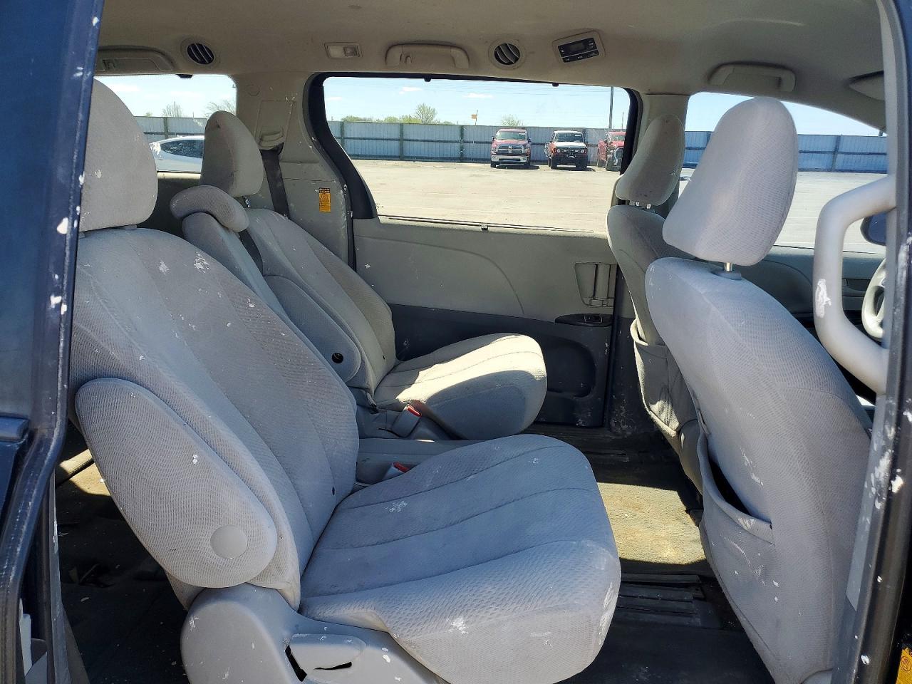 Toyota Sienna Le 8-passenger