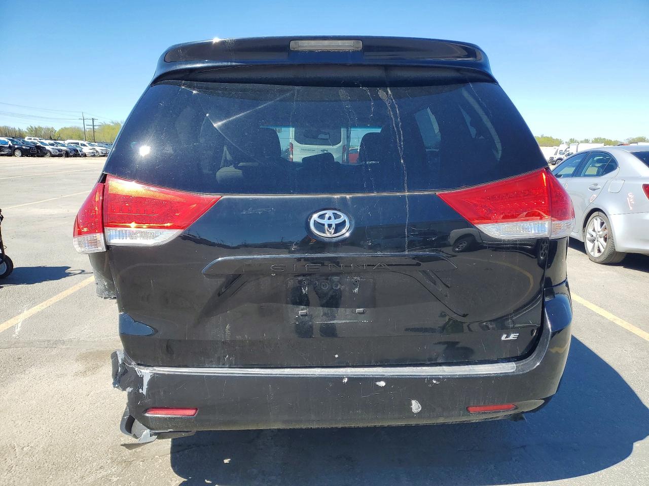 Toyota Sienna Le 8-passenger