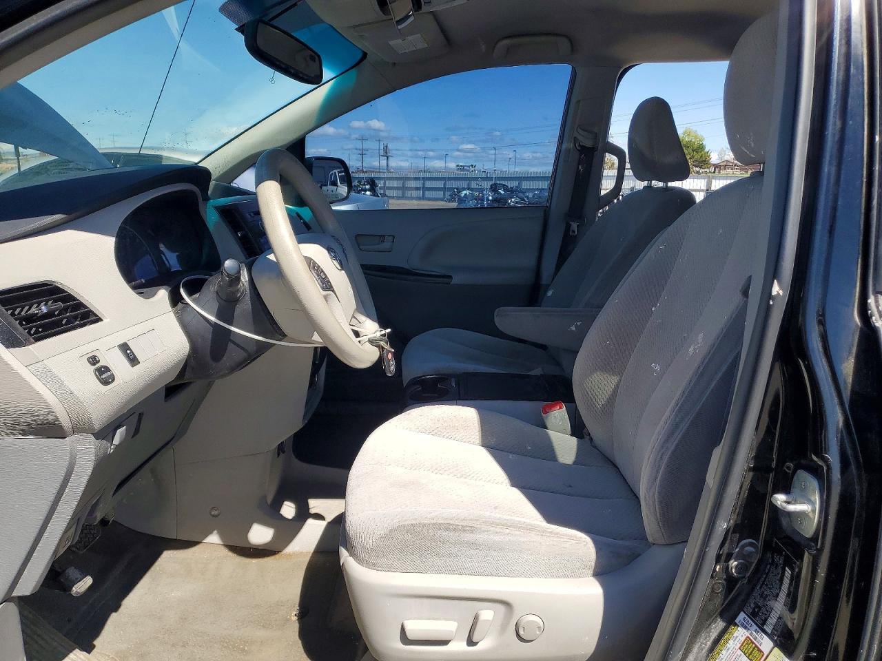 Toyota Sienna Le 8-passenger