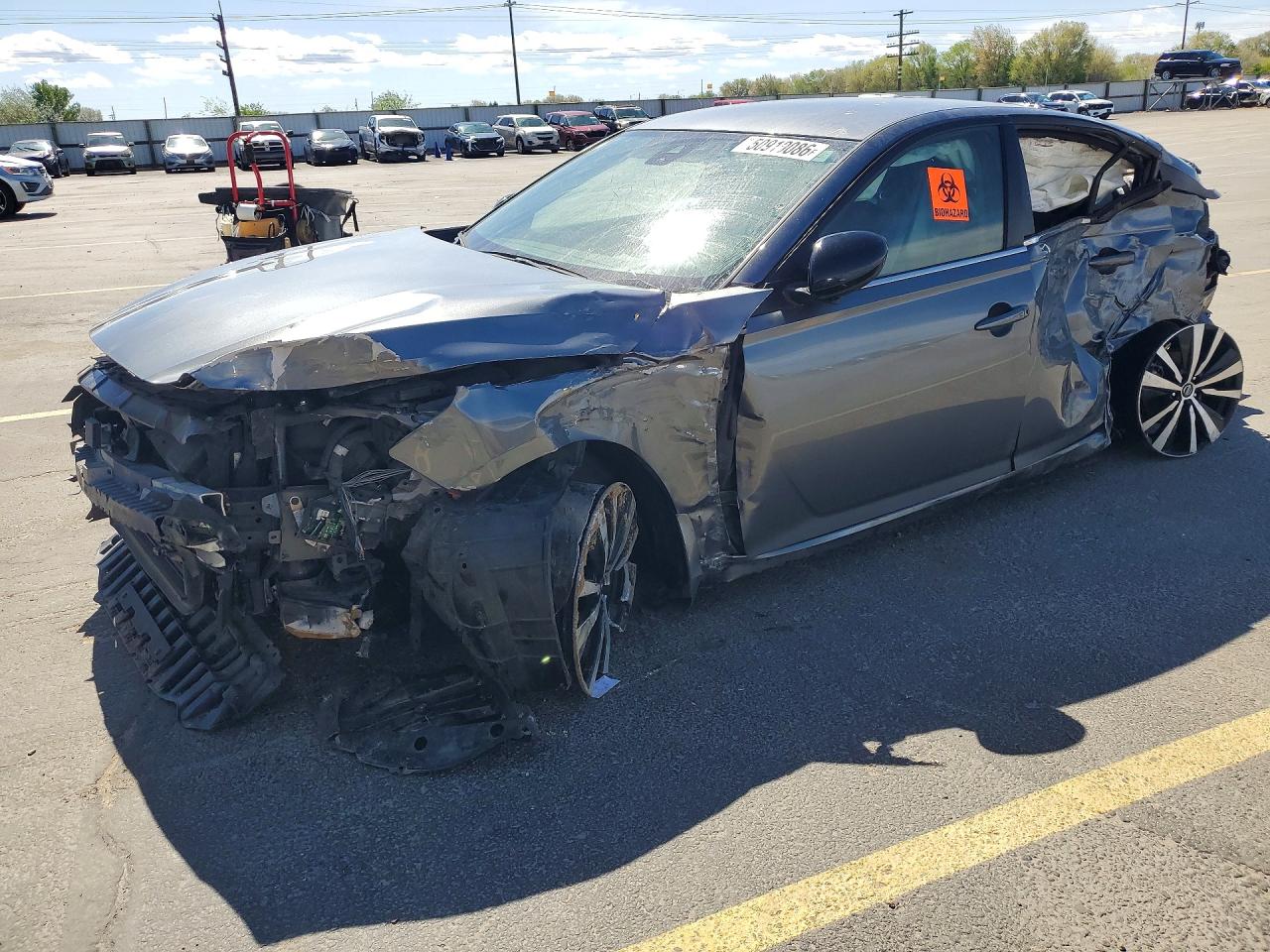Salvage Nissan Altima Image
