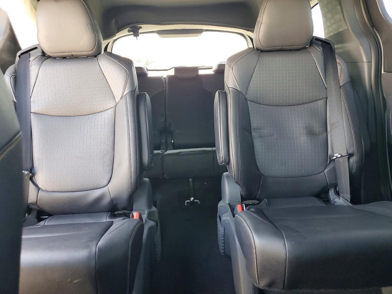 Toyota Sienna Woodland Edition