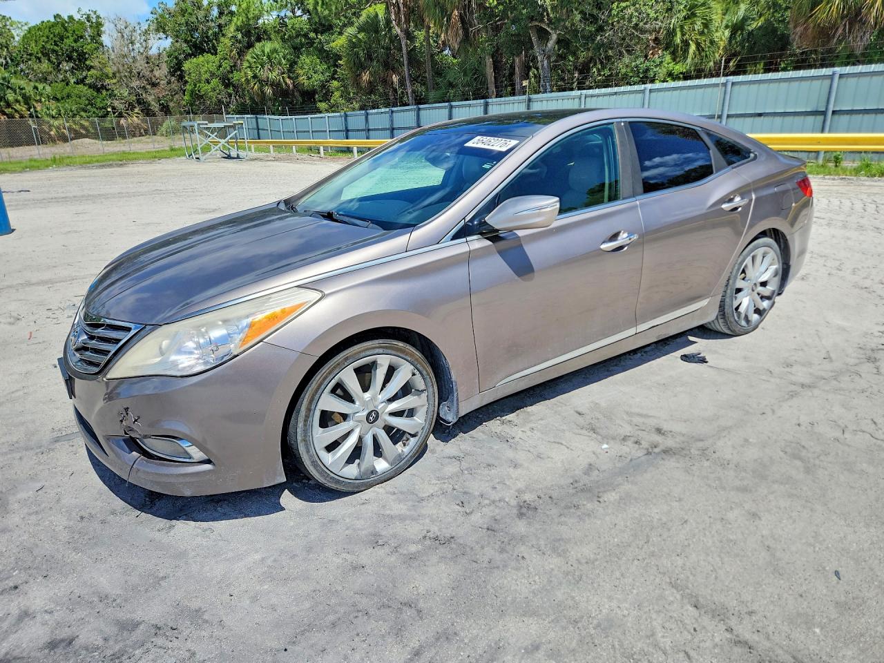 Salvage Hyundai Azera Image