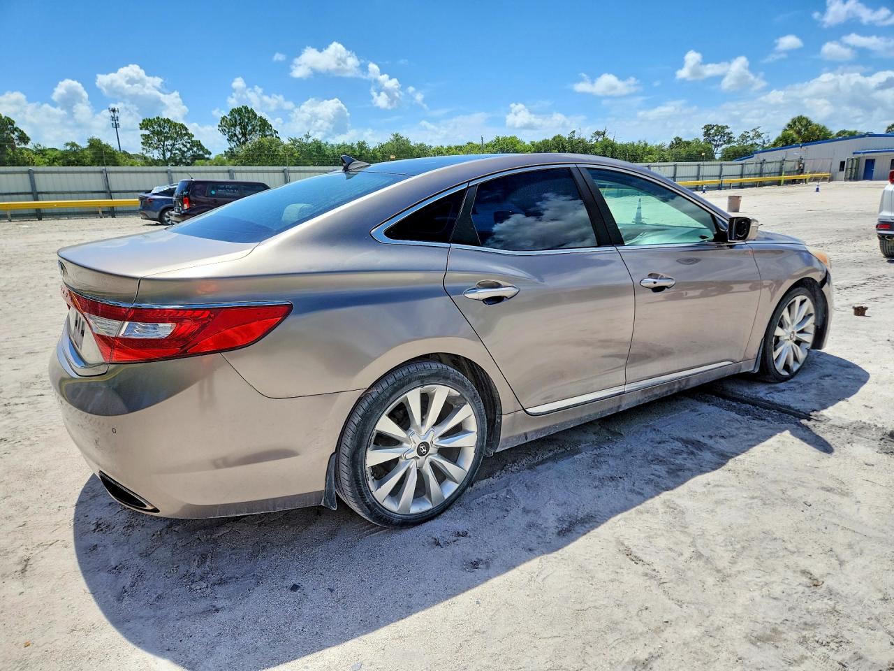 Hyundai Azera Base