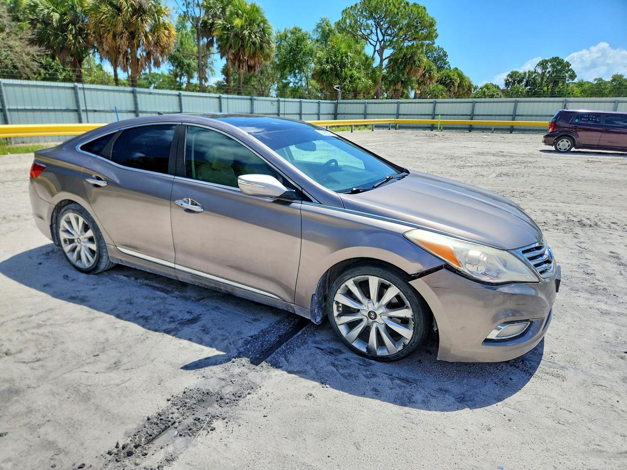Hyundai Azera Base