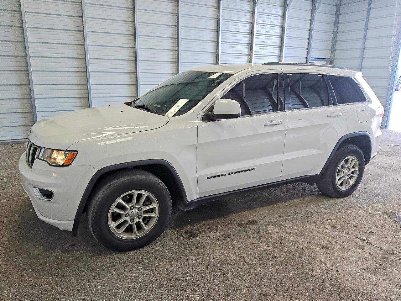 Salvage Jeep Cherokee Image