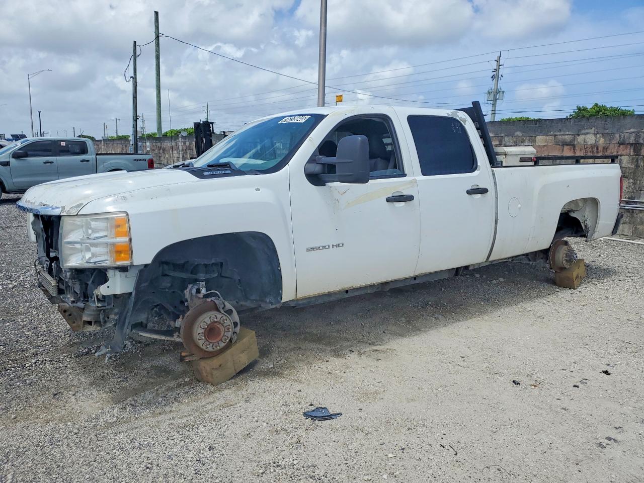 Salvage Chevrolet Silverado Image