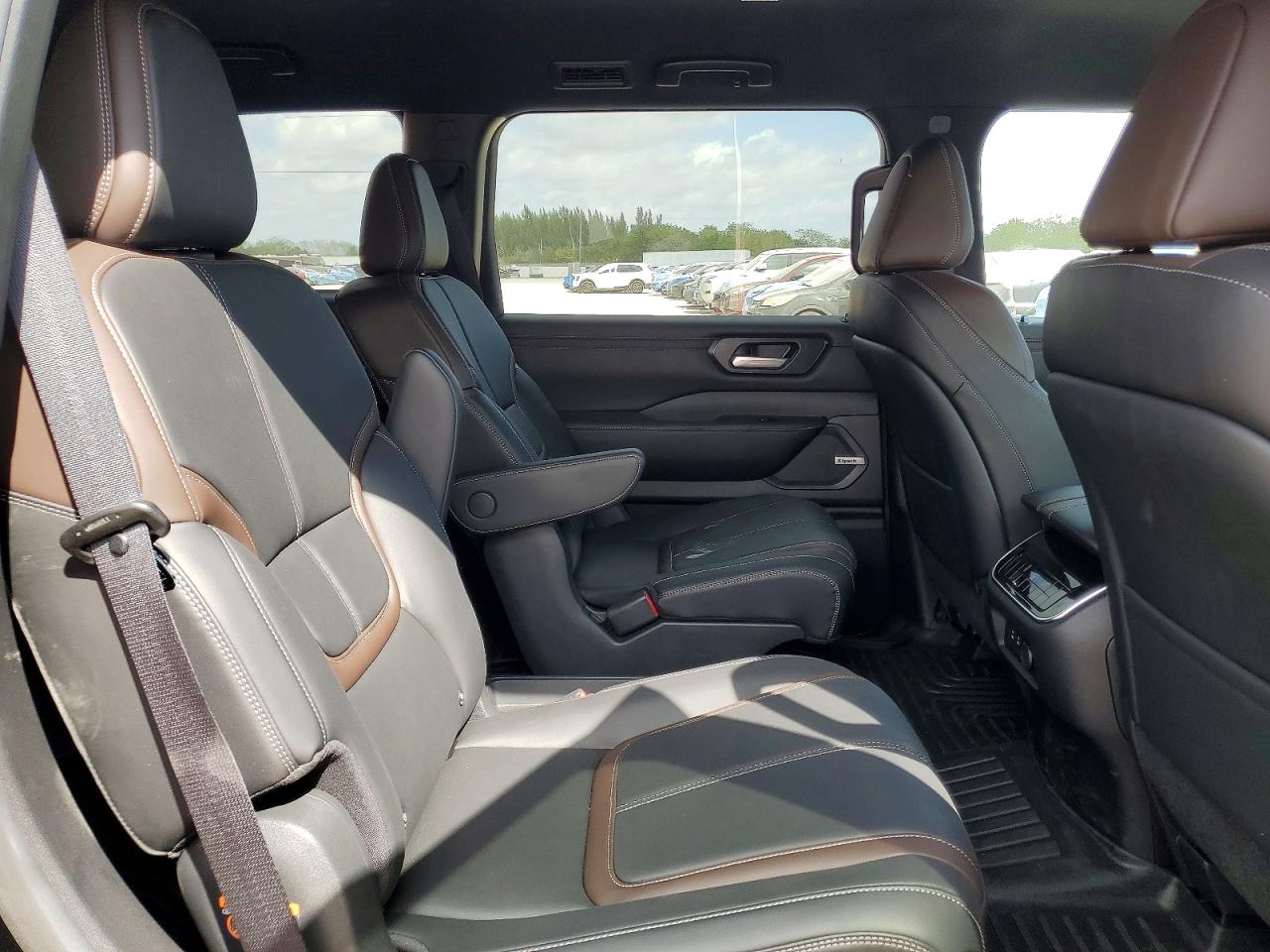 Nissan Armada Sl