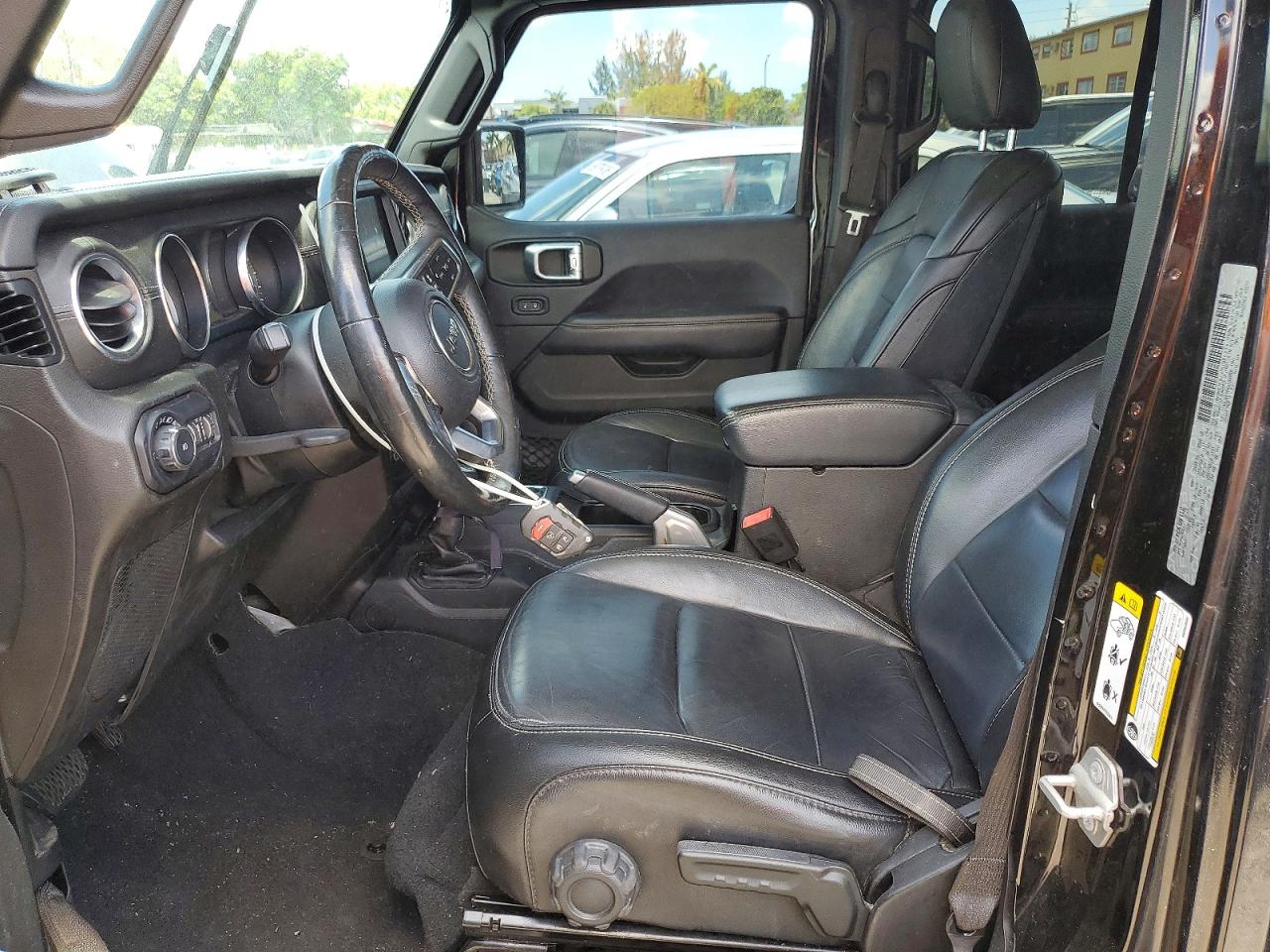 Jeep Wrangler Sahara