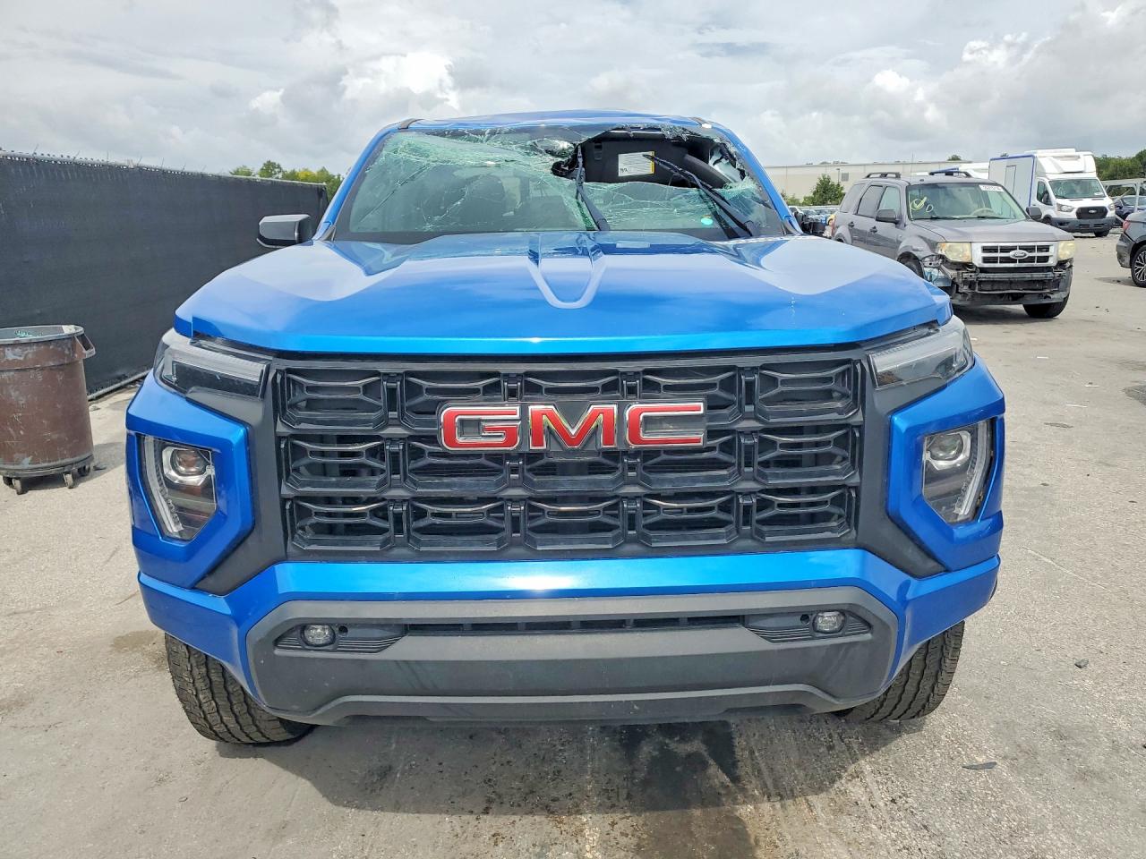 GMC Canyon Elevation