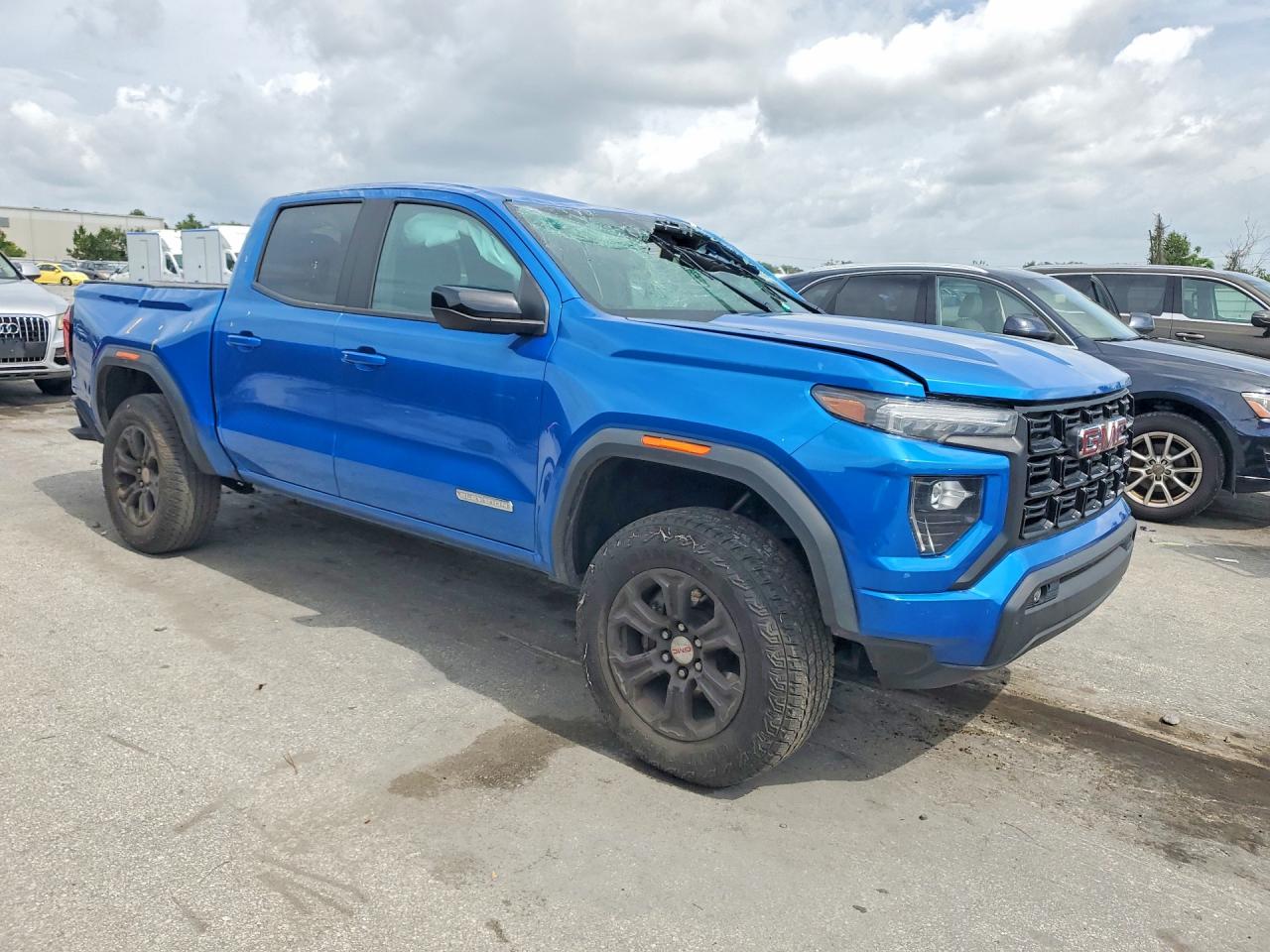 GMC Canyon Elevation