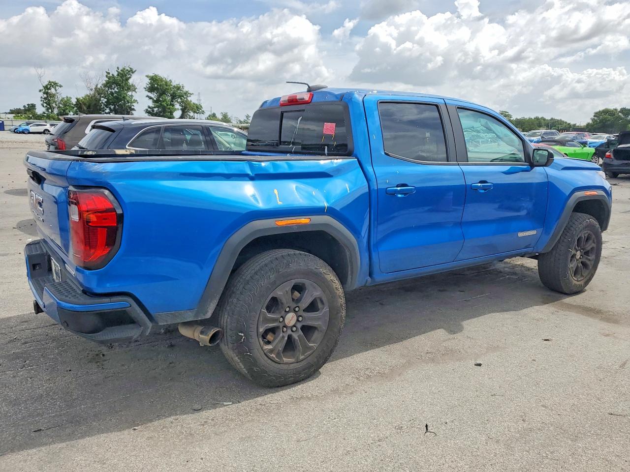 GMC Canyon Elevation