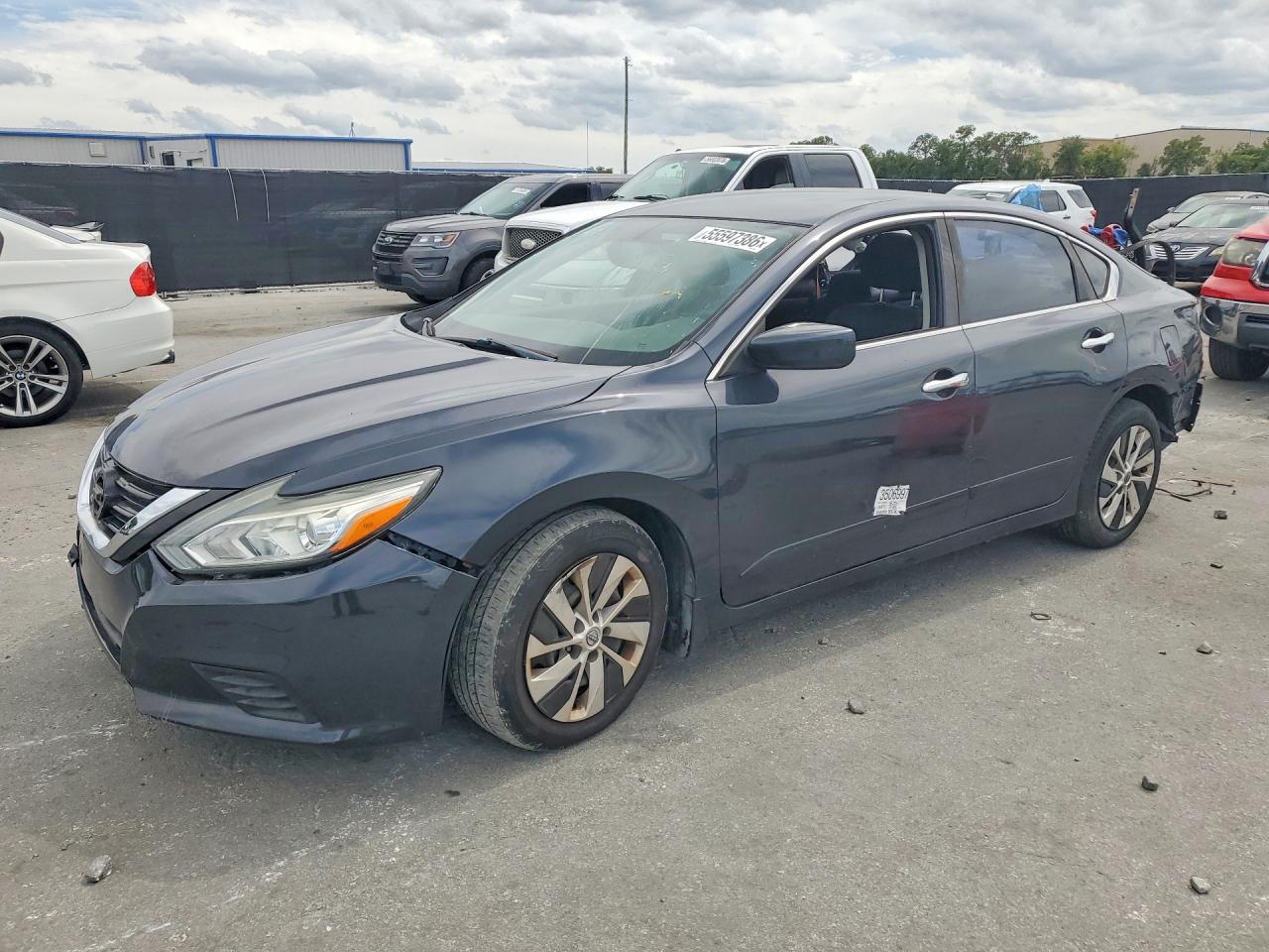 Salvage Nissan Altima Image