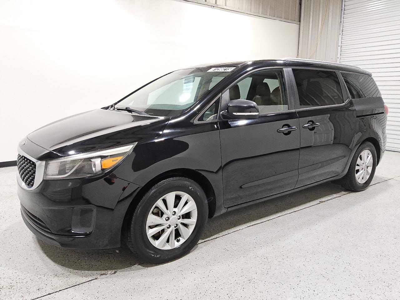 Salvage Kia Sedona Image