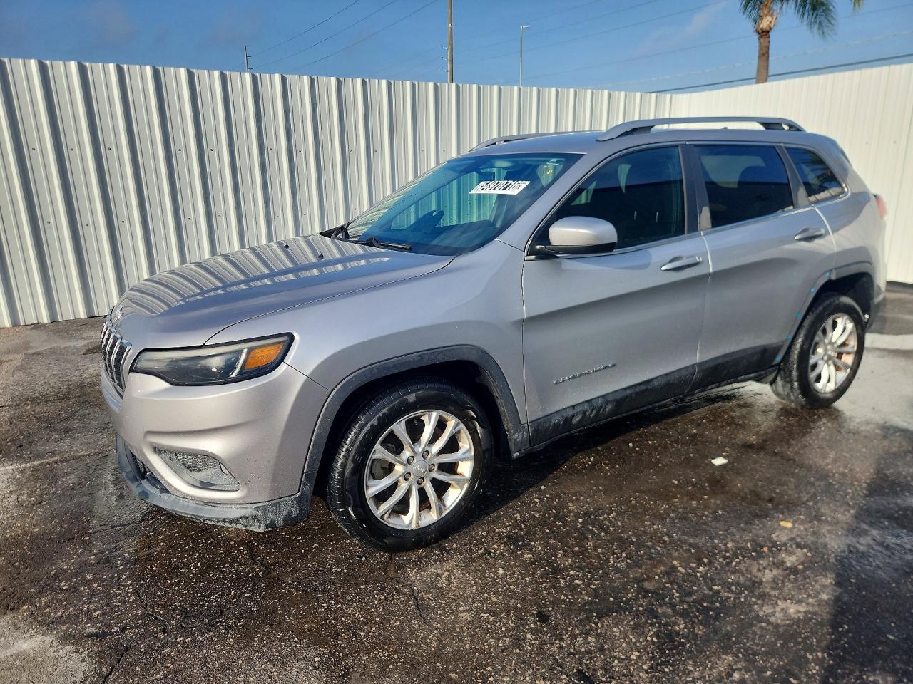 Salvage Jeep Cherokee Image