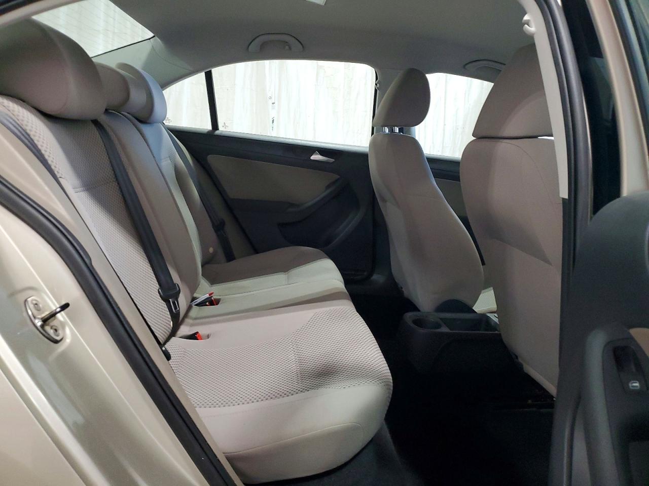 Volkswagen Jetta Base