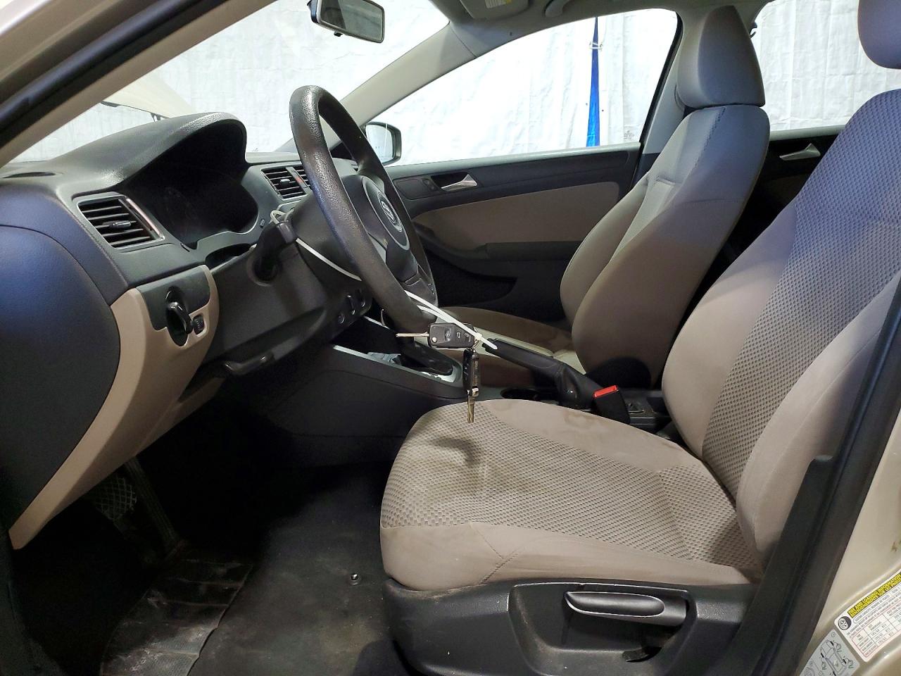 Volkswagen Jetta Base