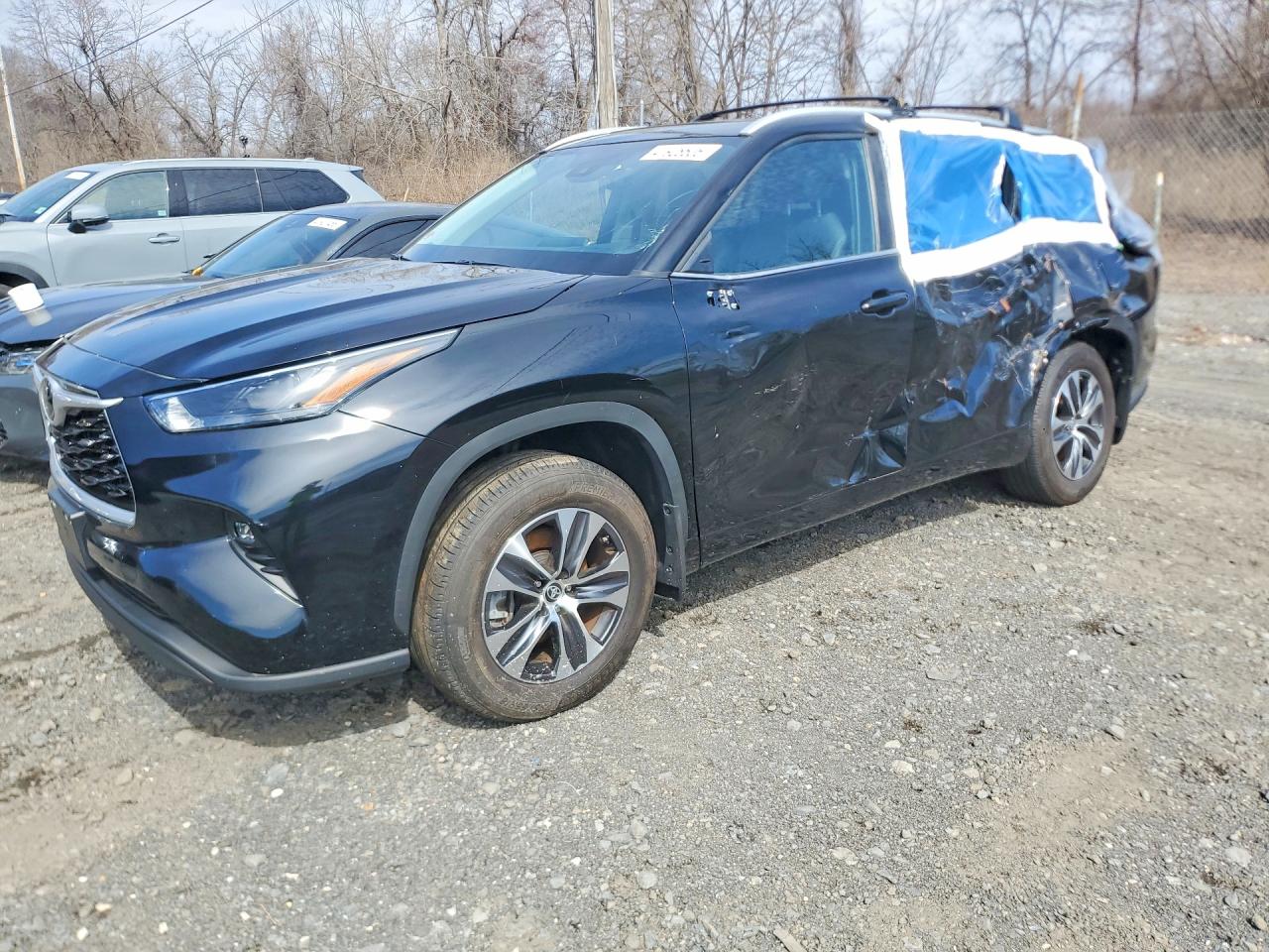 Salvage Toyota Highlander Image