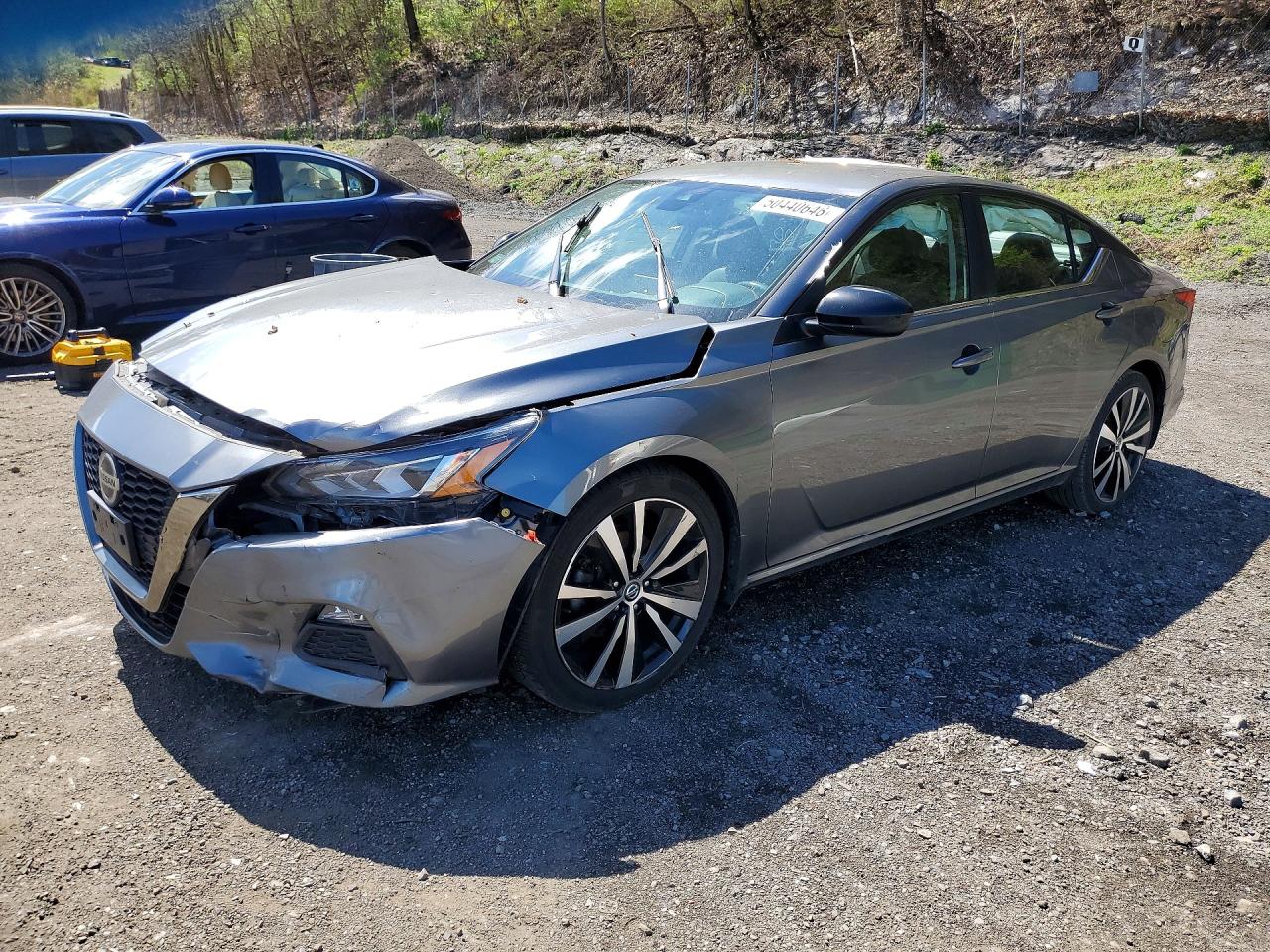 Salvage Nissan Altima Image