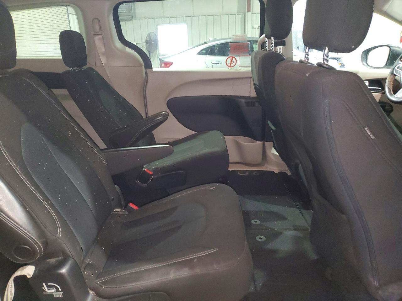Chrysler Minivan Lx