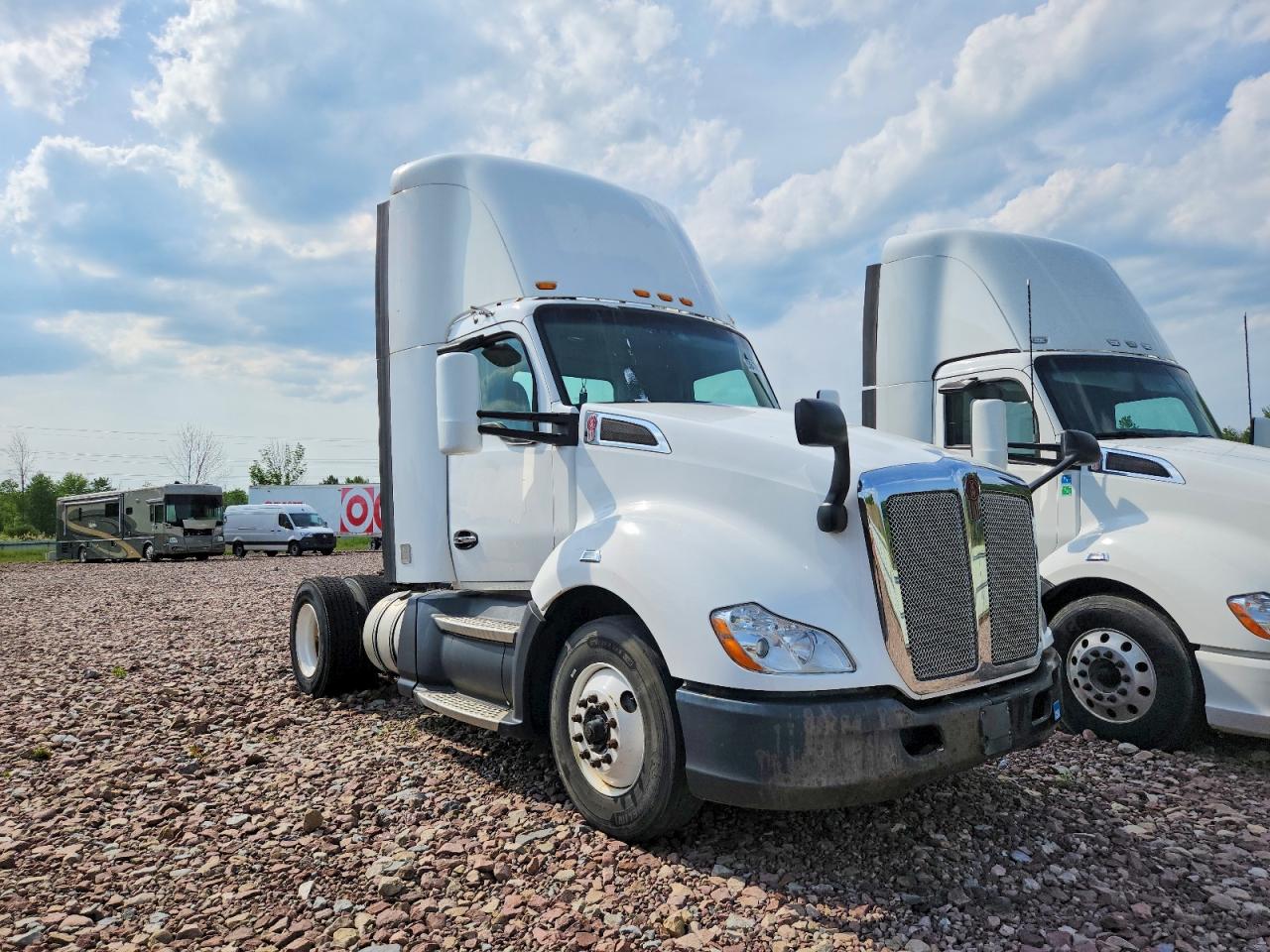 Salvage Kenworth T680 Image