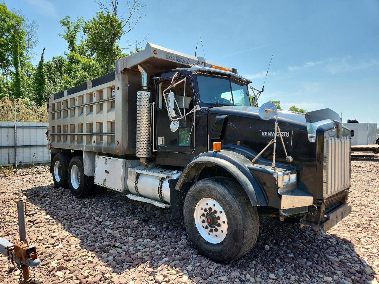 Salvage Kenworth Construction Image