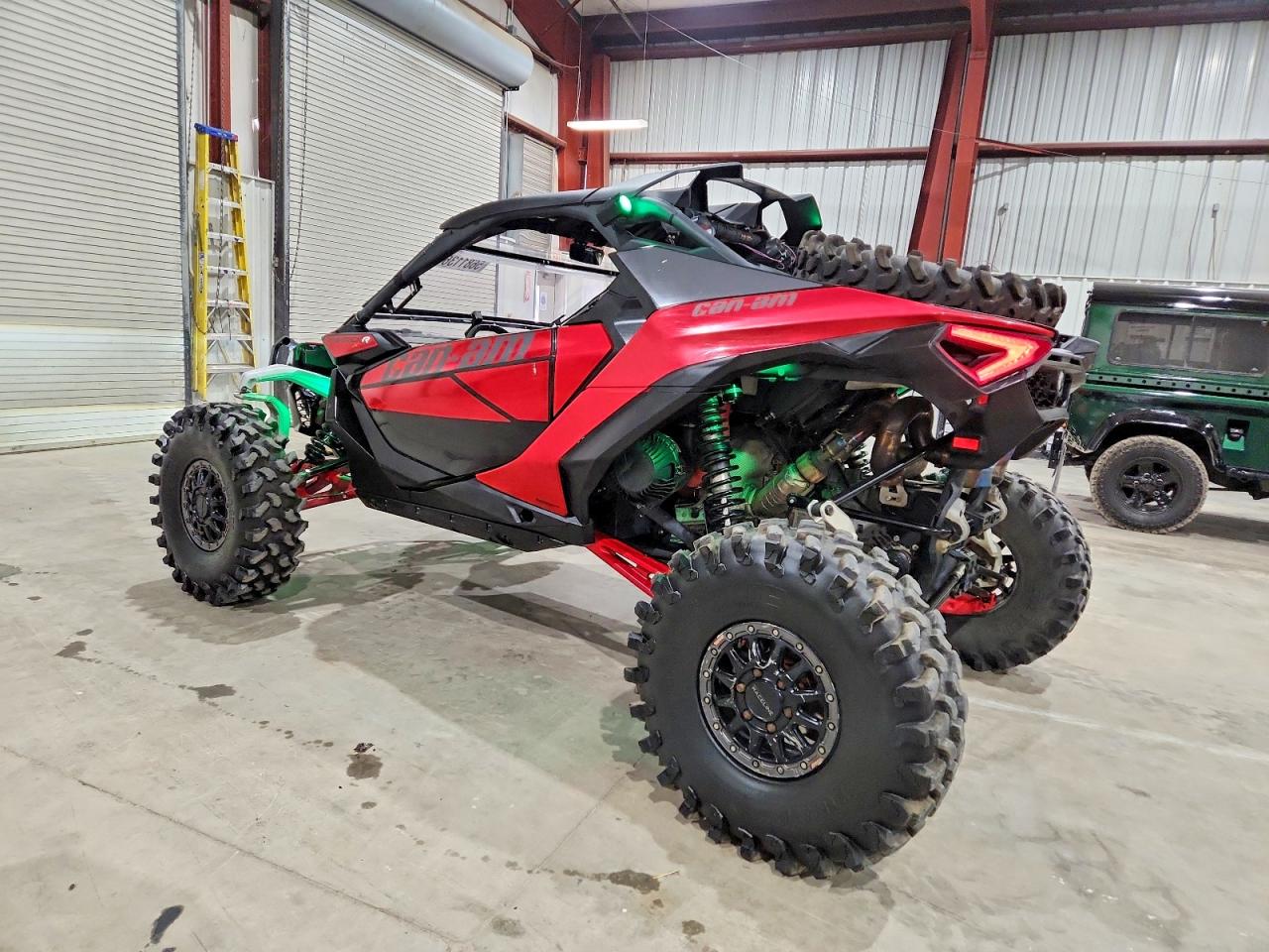 Can-Am Maverick R X