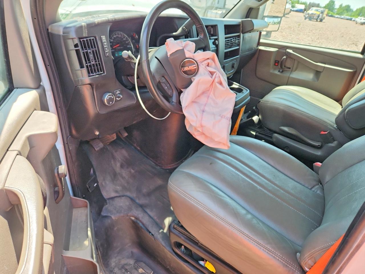 GMC Savana Cutaway G3500