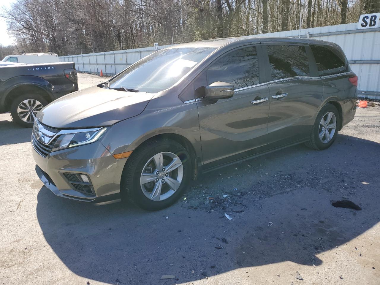 Salvage Honda Odyssey Image