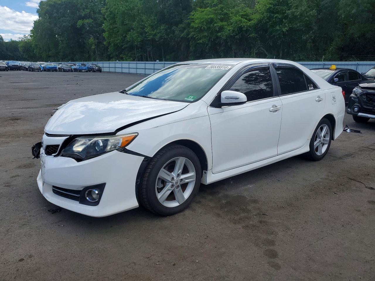 Salvage Toyota Camry Image