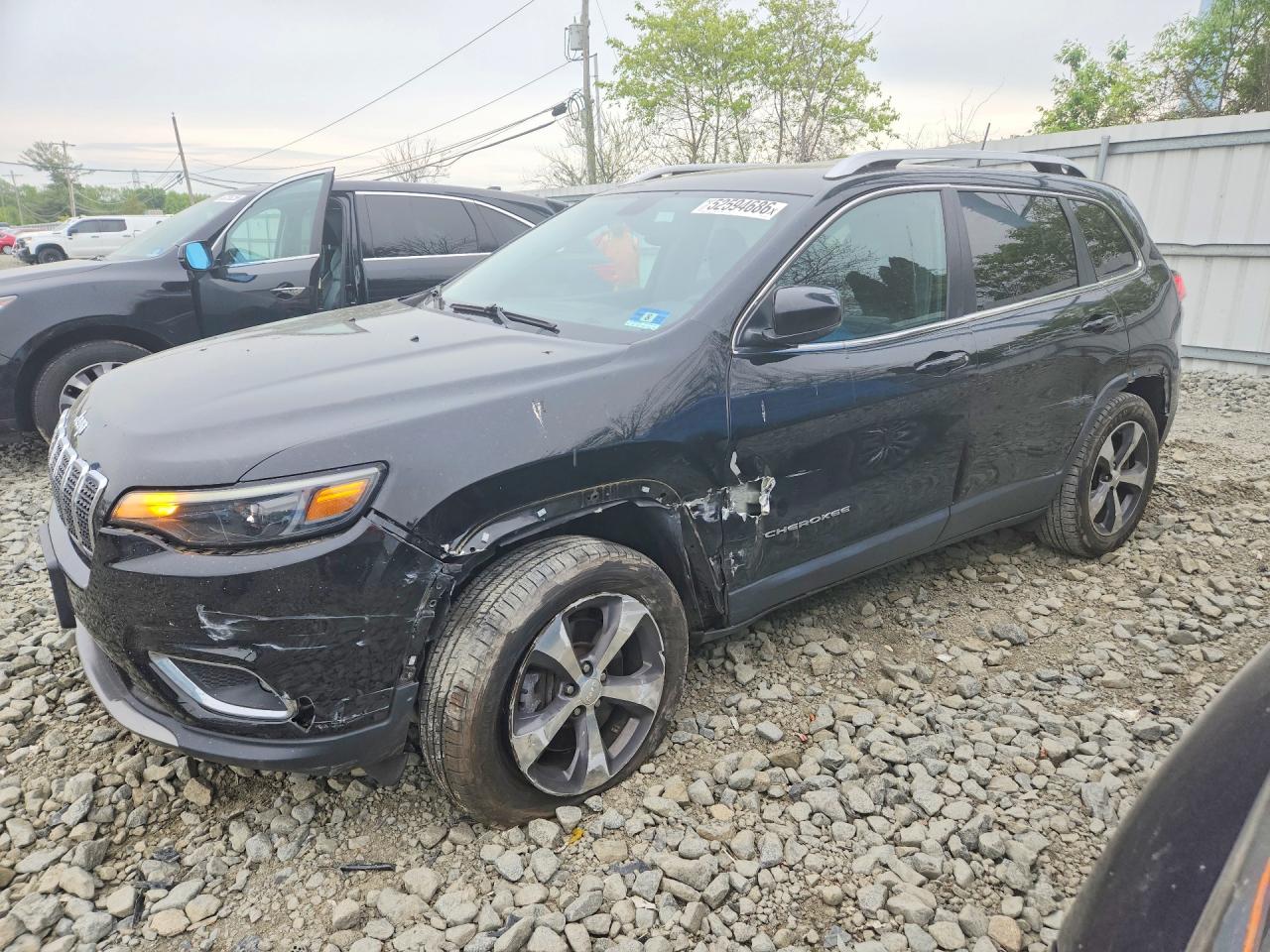 Salvage Jeep Cherokee Image