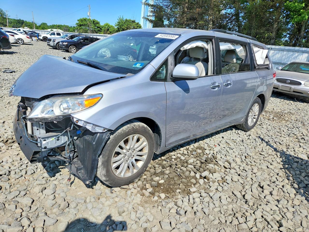Salvage Toyota Sienna Image