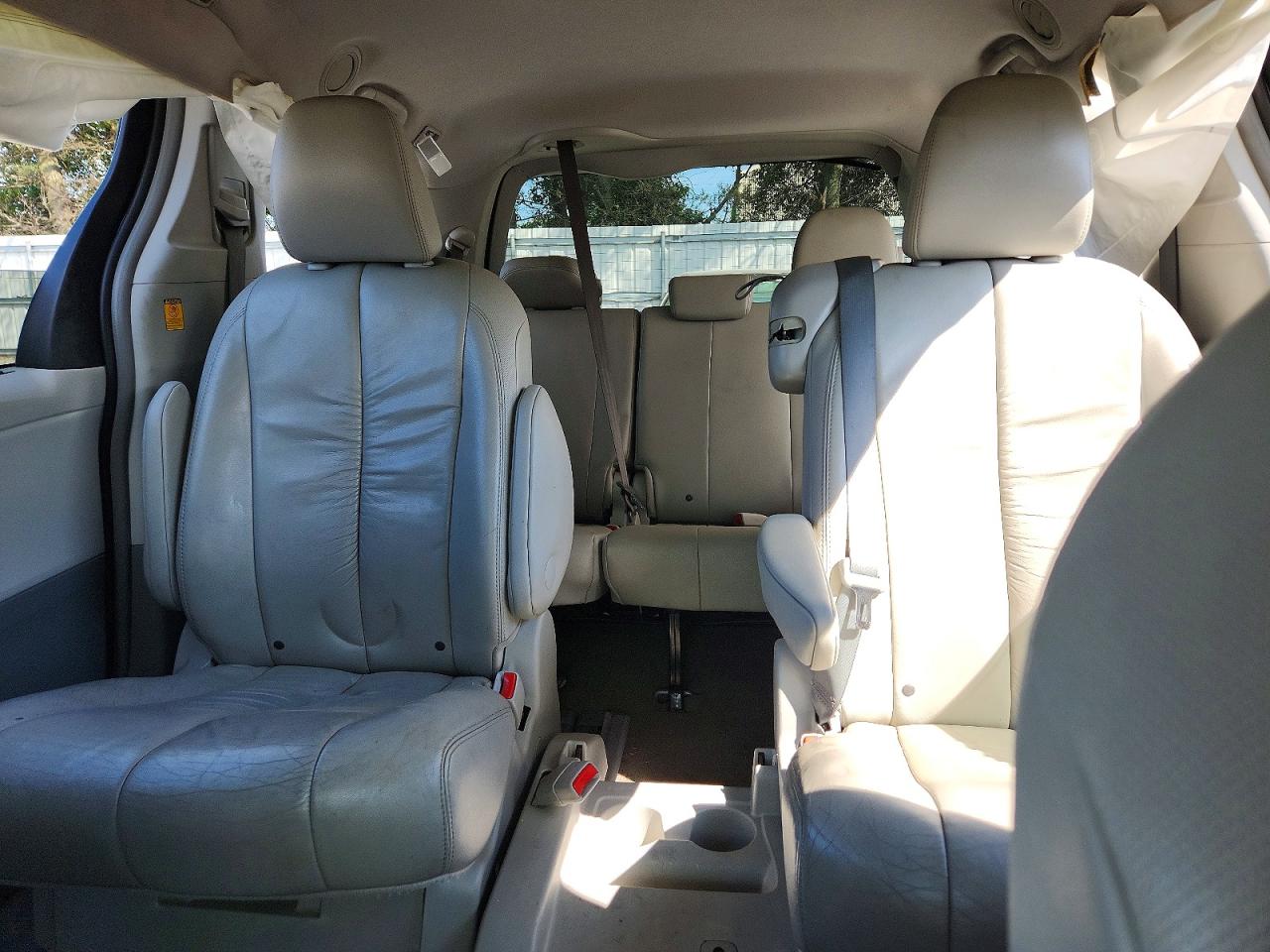 Toyota Sienna Xle 8-passenger