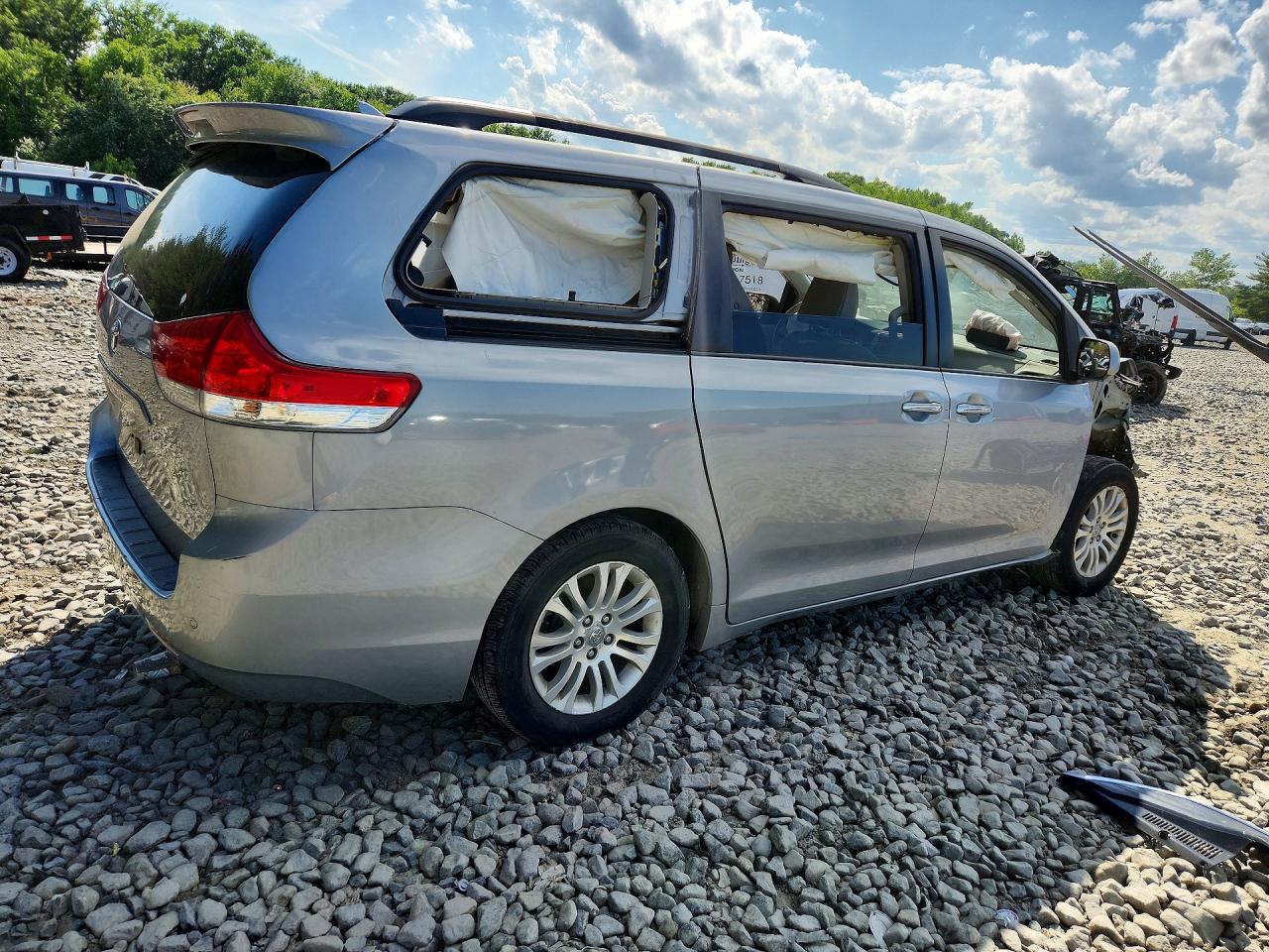 Toyota Sienna Xle 8-passenger