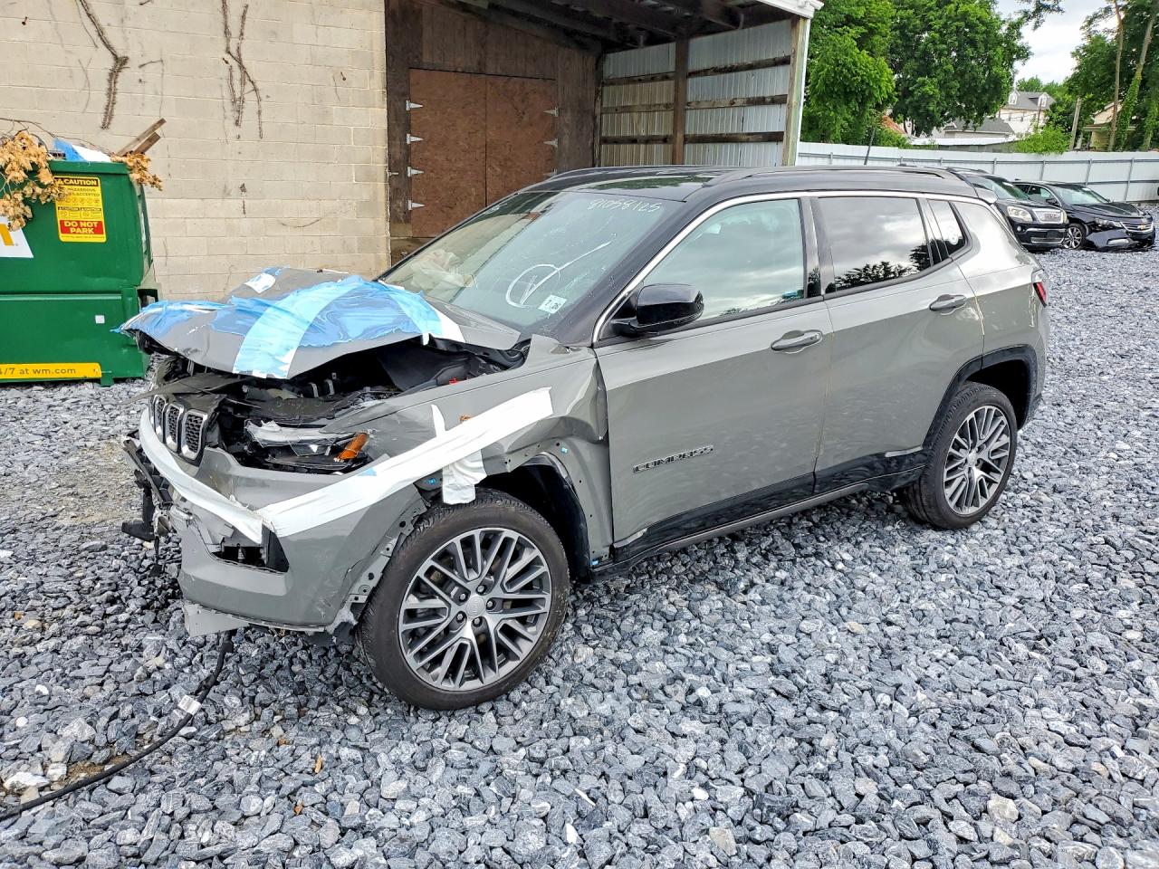 Salvage Jeep Compass Image