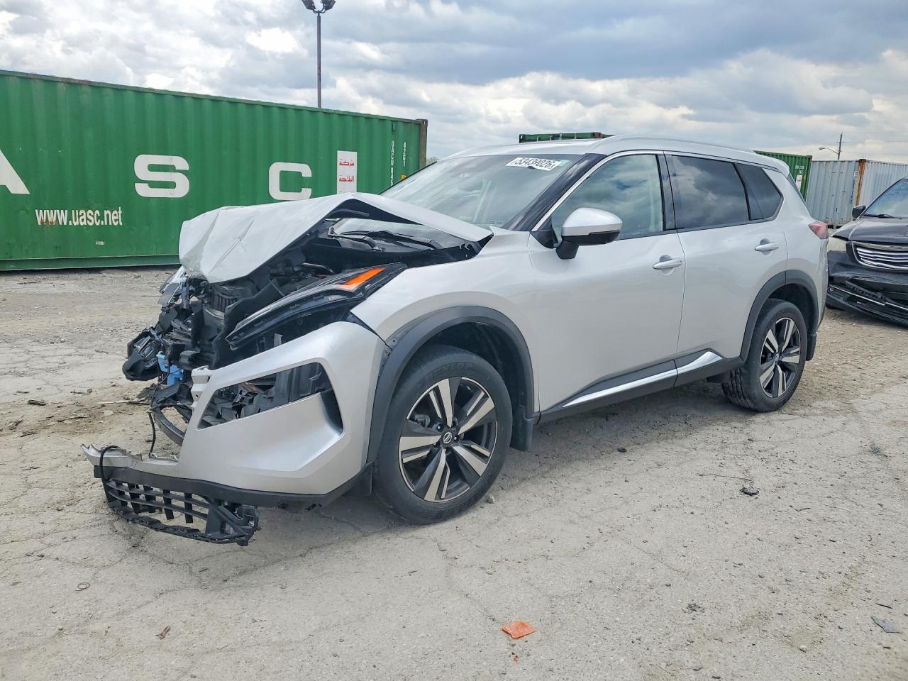 Salvage Nissan Rogue Image