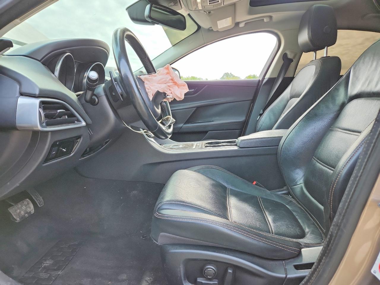 Jaguar XE Prestige