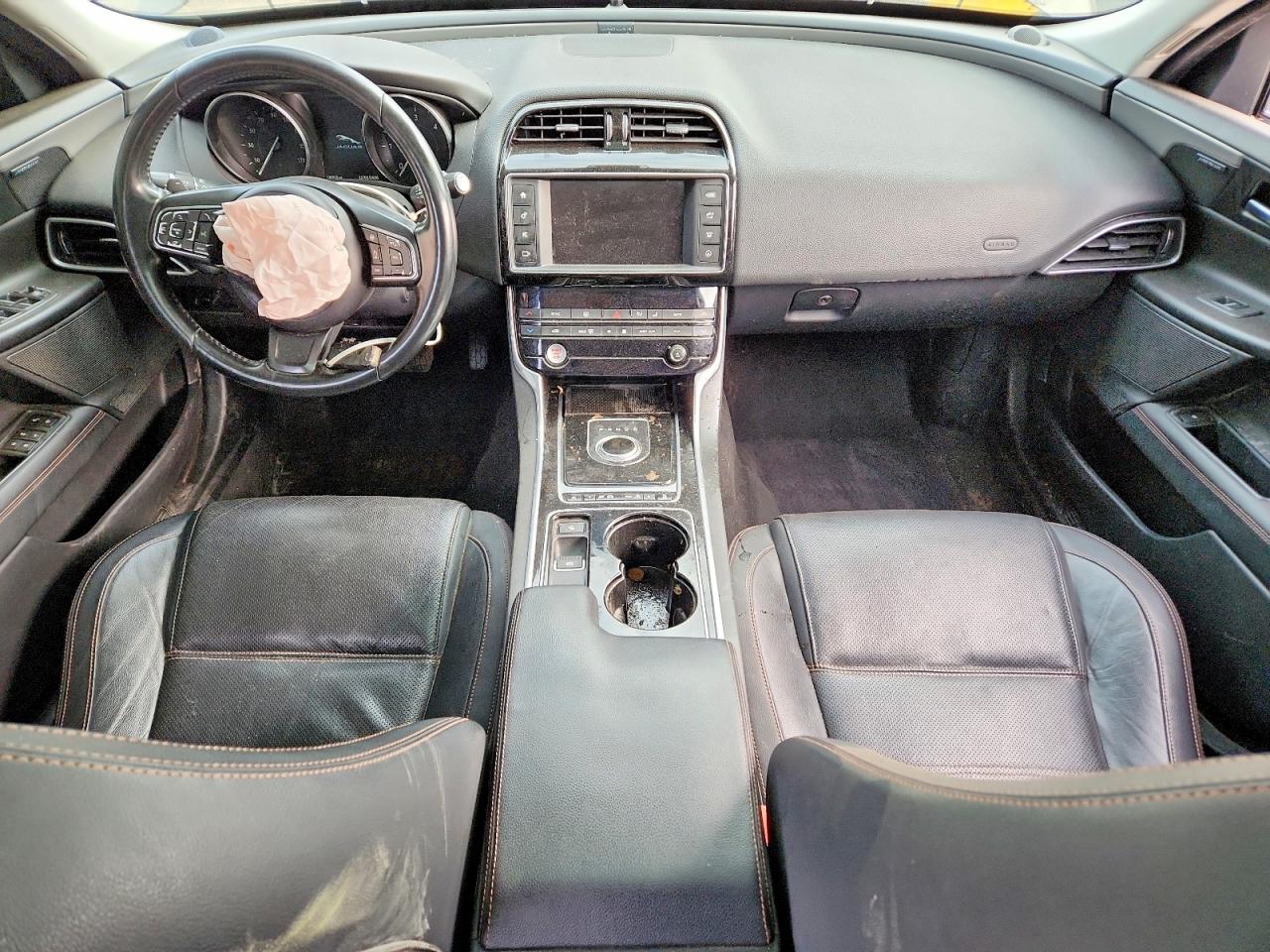 Jaguar XE Prestige