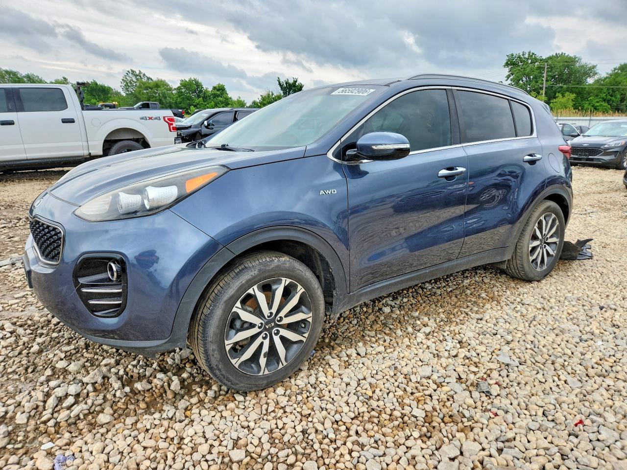 Salvage Kia Sportage Image