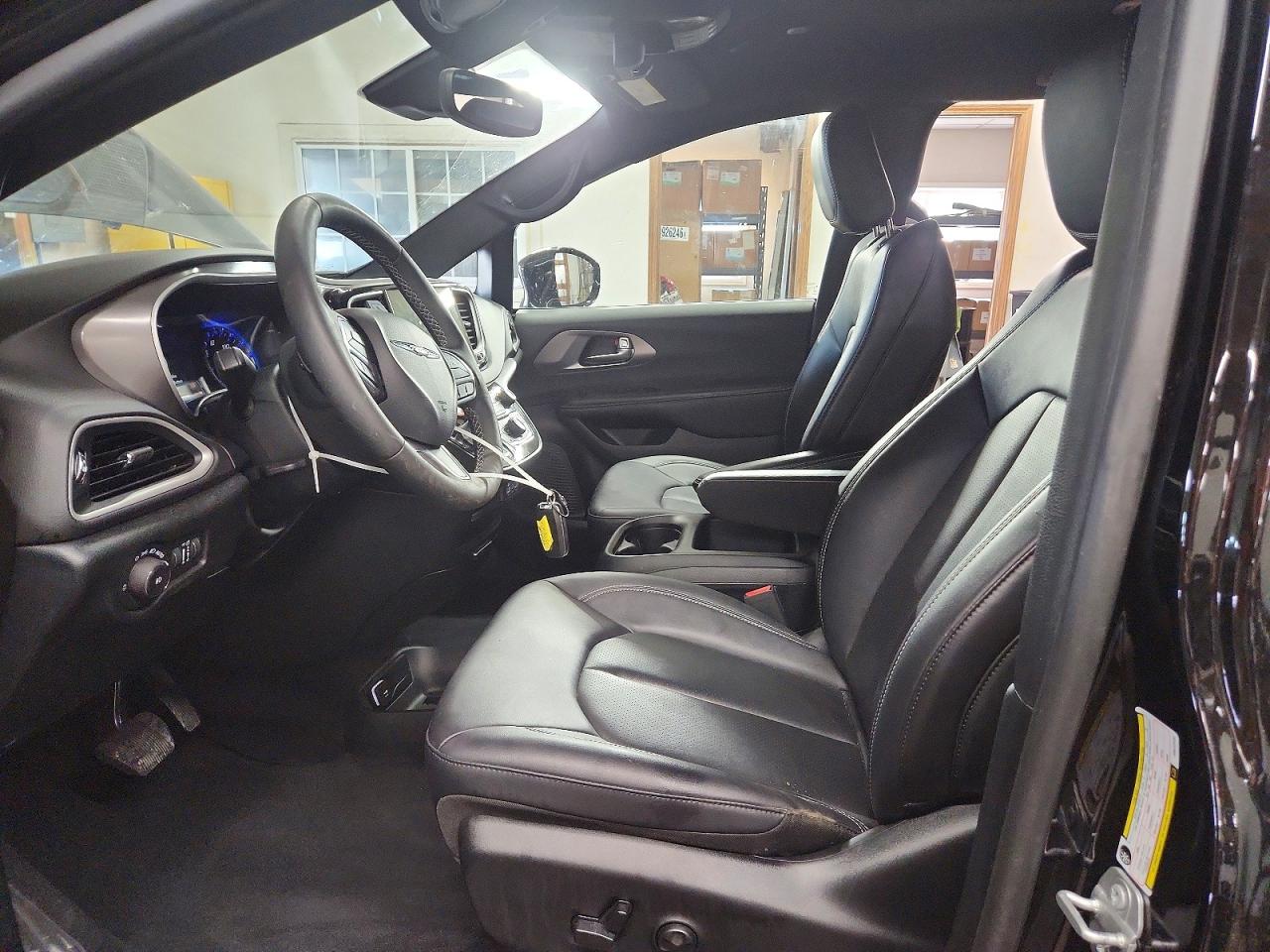 Chrysler Pacifica Select