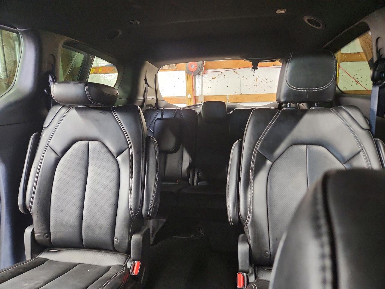 Chrysler Pacifica Select
