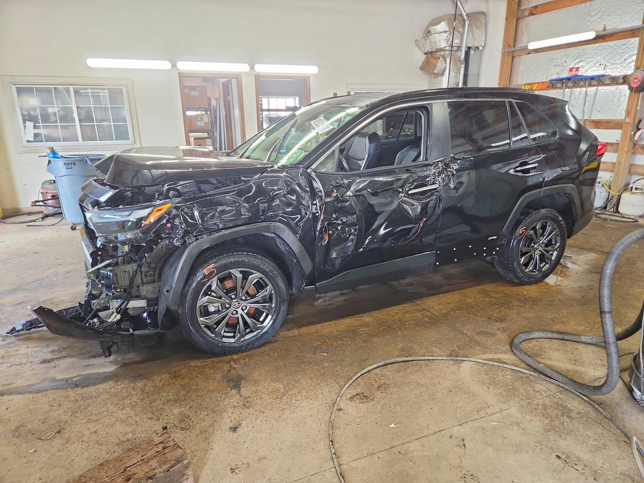 Salvage Toyota RAV4 Image