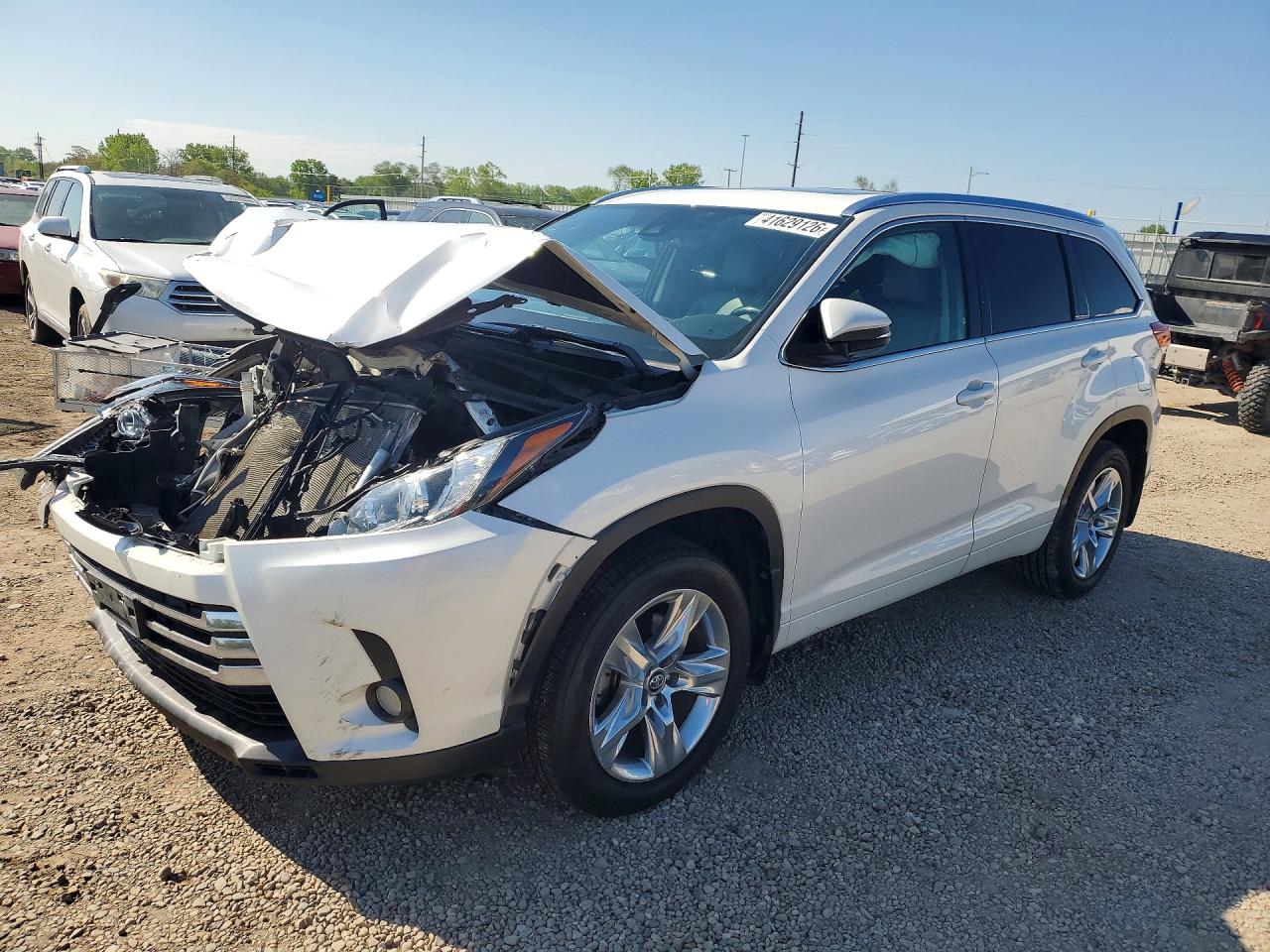 Salvage Toyota Highlander Image