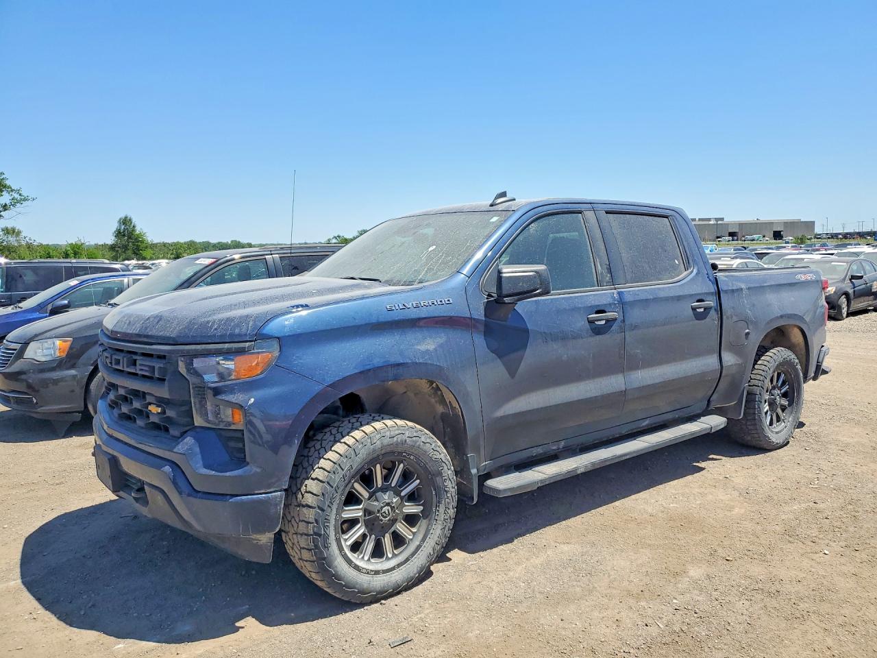 Salvage Chevrolet Silverado Image