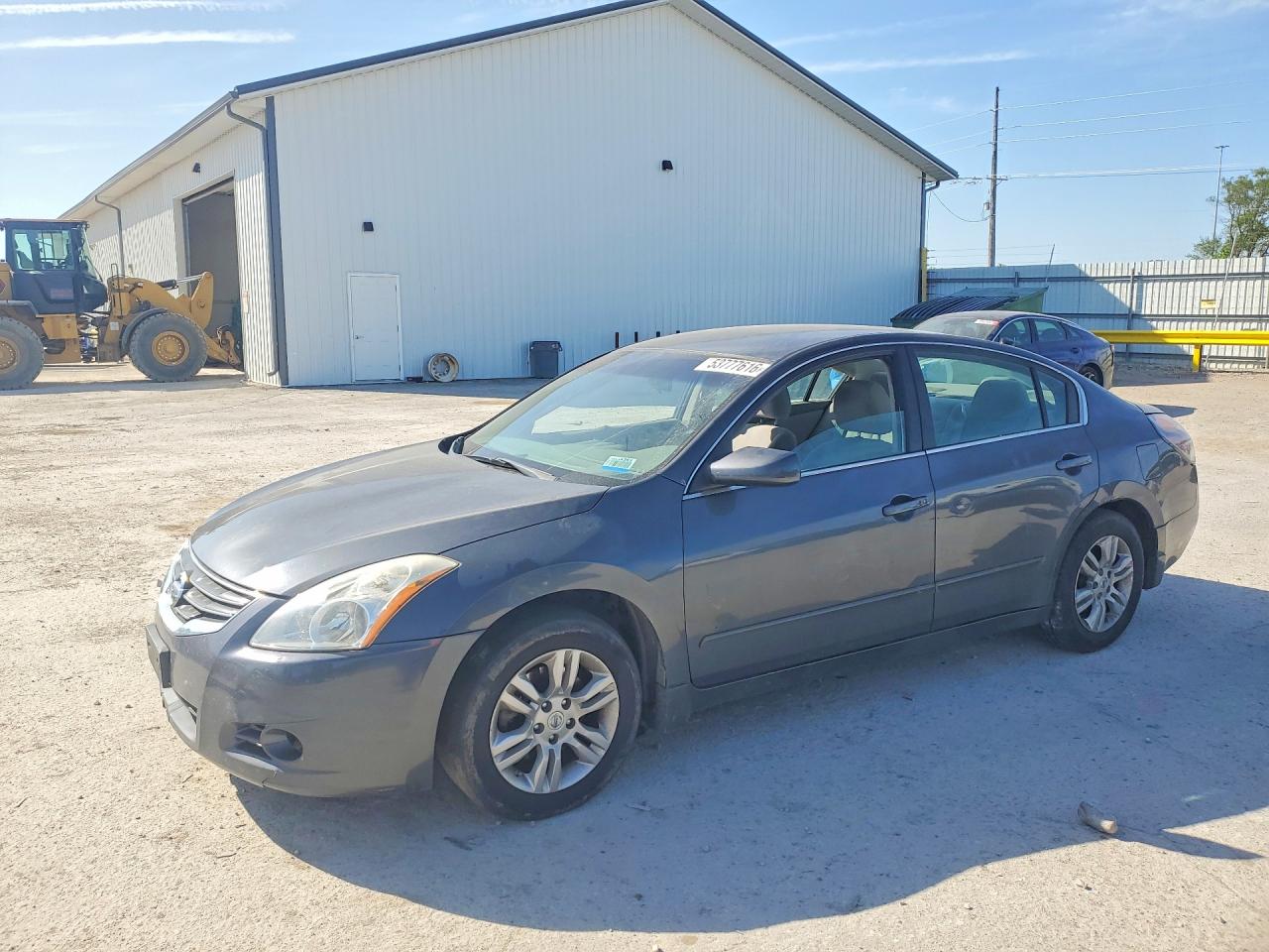 Salvage Nissan Altima Image