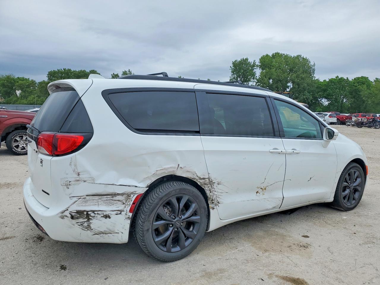 Chrysler Pacifica Limited