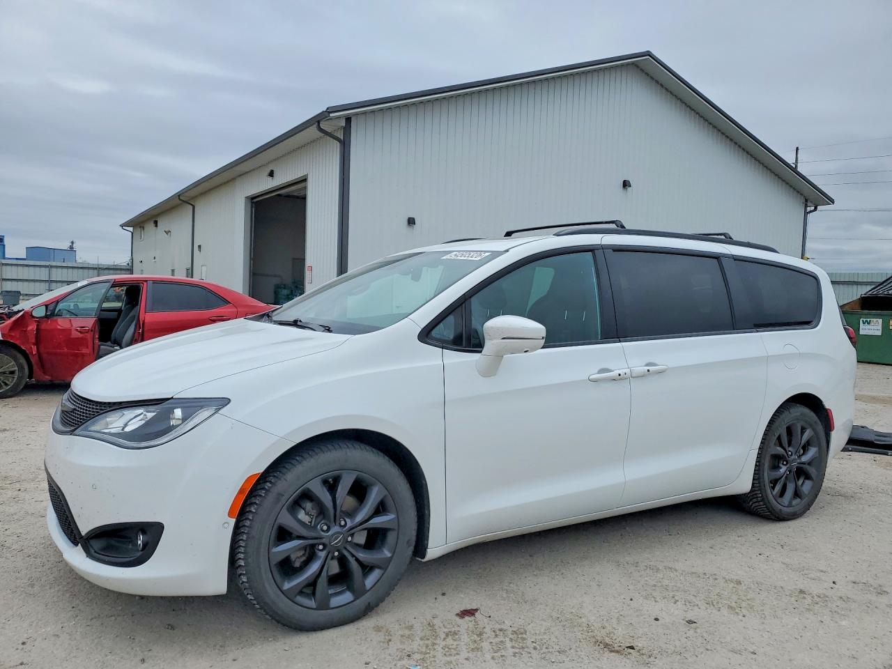 Salvage Chrysler Pacifica Image