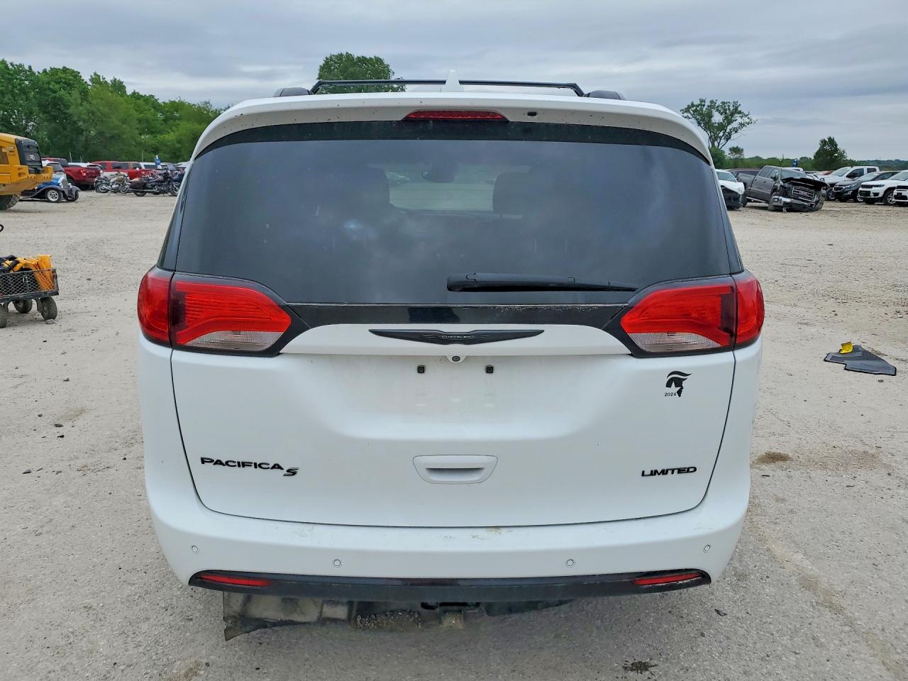 Chrysler Pacifica Limited