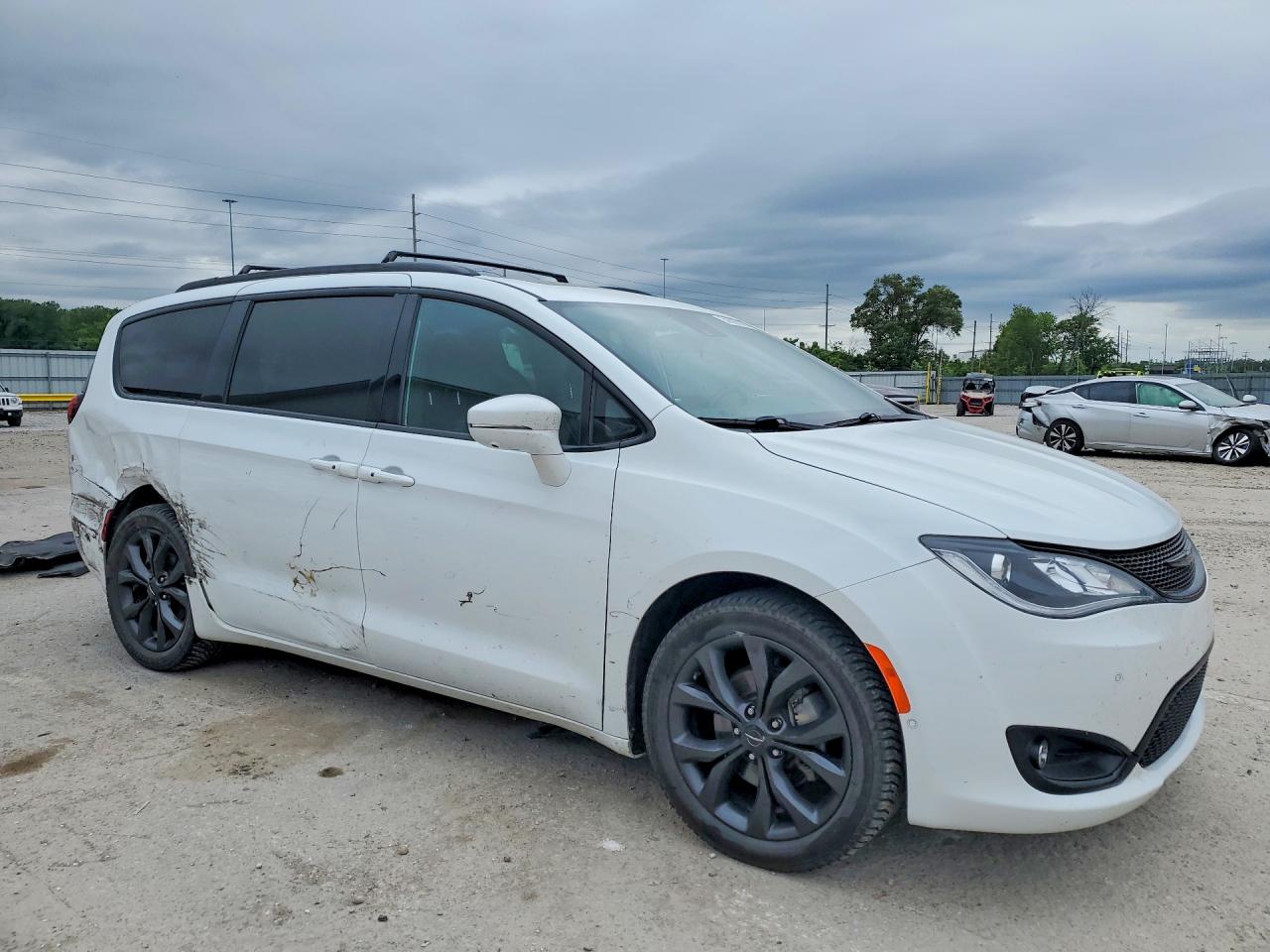 Chrysler Pacifica Limited