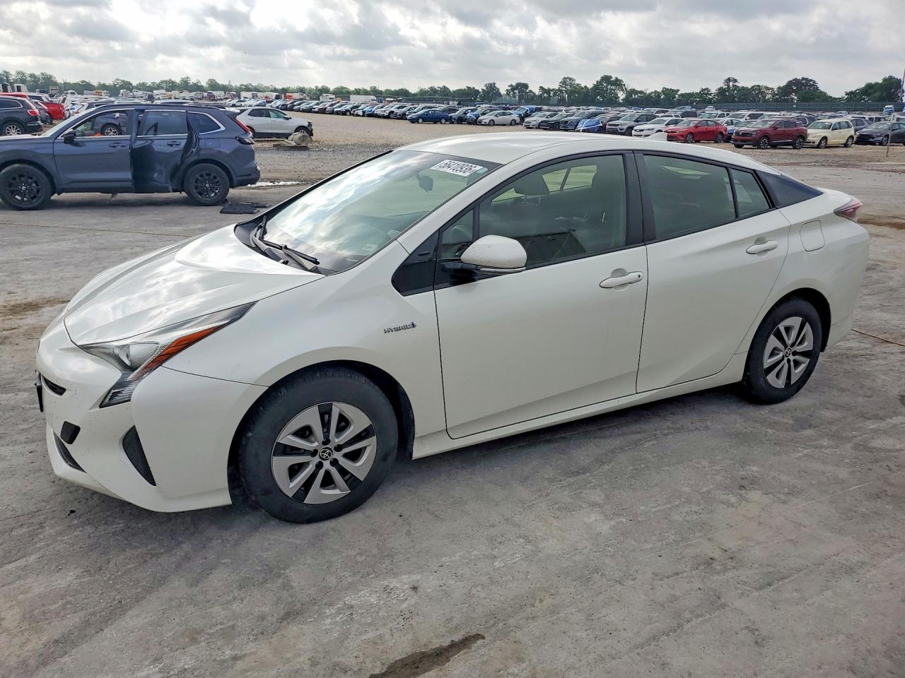 Salvage Toyota Prius Image